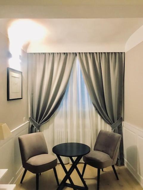 Booking Florence Luaran gambar