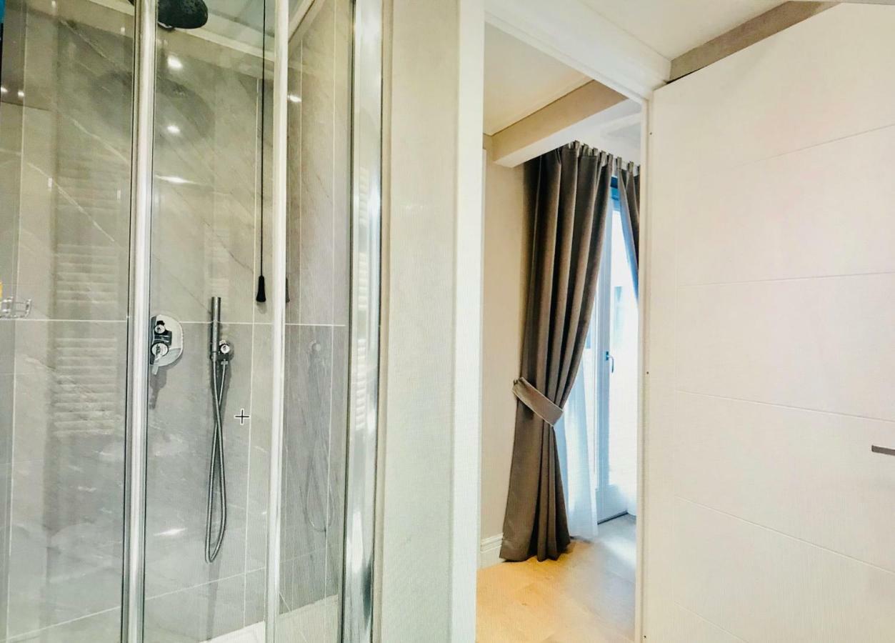 Booking Florence Luaran gambar